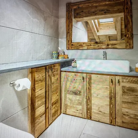 Chalet Crystal *